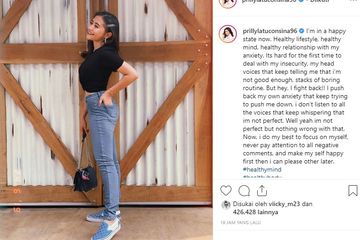Unggahan terbaru Prilly Latuconsina saat pamer perut rata