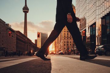 Jalan kaki bisa mengautkan daya ingat dan memperpanjang usia.