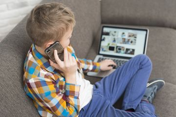 Sama Saja Dengan Memberikan Kokain, Penggunaan Smartphone Pada Anak Mesti Dihindari