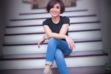 Yuni Shara selalu tampil awet muda bak anak kuliahan.