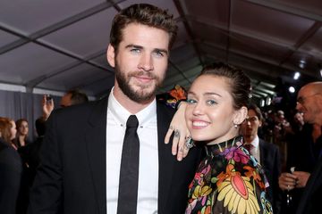 Liam Hemsworth dan Miley Cyrus cerai usai 8 bulan pernikahan.