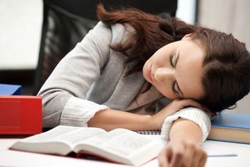 Tidur siang ternyata memeliki berbagai manfaat untuk kesehatan.