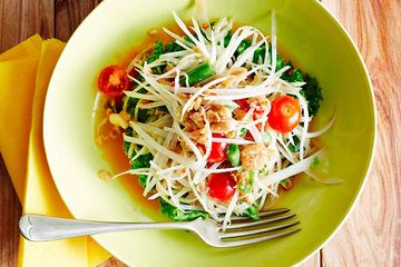 Ilustrasi salad pepaya khas Thailand