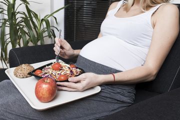 Ketahui 10 makanan yang sangat baik dikonsumsi oleh ibu hamil.