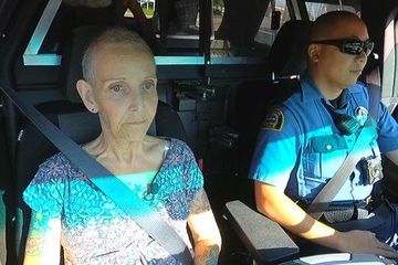 Hanya Memiliki Sedikit Waktu Untuk Hidup Wanita Pengidap Kanker Ini Wujudkan Daftar Keinginannya Untuk Bisa Naik Mobil Polisi Saya Memiliki Rasa Terima Kasih Tanpa Henti Untuk Polisi Semua Halaman Wiken