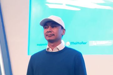 Raditya Dika akui alami mata mata kering akibat sering lupa berkedip saat menghabiskan waktu di depan gawai.