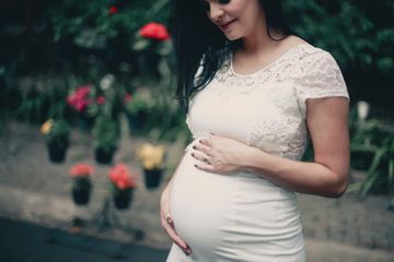 Jangan sepelekan gusi berdarah saat hamil, karena bisa sebabkan preeklampsia.