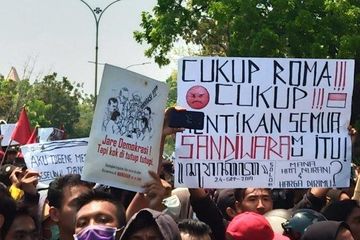8 Kata Mutiara Viral Poster Aksi Mahasiswa Yang Bikin Gagal Fokus Sampai Bawa Bawa Nama Si Raja Dangdut 8 Kata Mutiara Viral Poster Aksi Mahasiswa Yang Bikin Gagal Fokus Sampai Bawa Bawa Nama Si Raja Dangdut