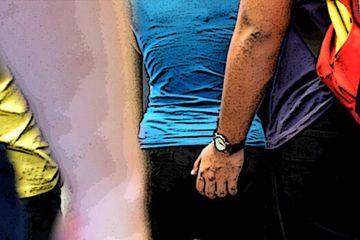 Di JawaTimur Seorang Wanita Sukses Halau Pelaku Pelecehan Seksual dengan Handphone, si Pria Kabur Tunggang Langgang