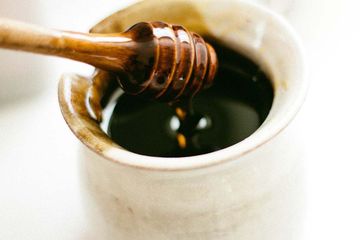 Madu Hitam punya banyak manfaat untuk kesehatan.