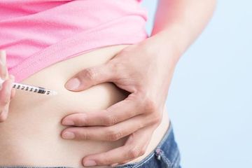 Ada penyandang diabetes membutuhkan suntikan insulin. Kini jeda waktu antara suntik insulin dan waktu makan tak perlu lama.