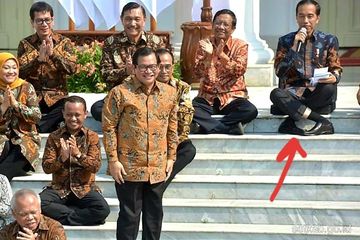 Gaya duduk Jokowi ini menjadi challange di jagat Twitter.