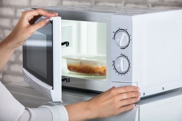 Menu sahur yang sebaiknya tidak dihangatkan dengan microwave.