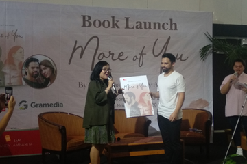 Acha Sinaga Dan Andy Ambarita Bagikan Kisah Percintaan Mereka Lewat Buku More Of You