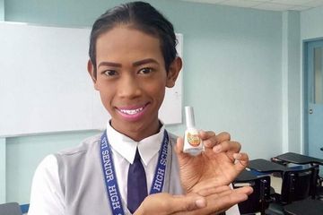 Zat Kimia Berbahaya Di Rumah Tak Disadari Remaja Ini Viral Putihkan Giginya Dengan Kuteks Ini Komentar Dokter Semua Halaman Grid Health