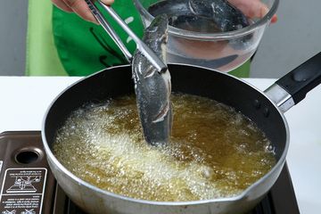 Makanan Digoreng Saat Berbuka dan Sahur Tak Bisa Dihindari, Ini Cara Membuat Gorengan Lebih Sehat