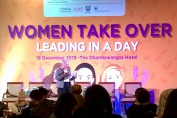 Kathy Mulville, Director Business Partnership Investing In Women, saat merangkum seluruh sesi Women Take Over di penghujung acara