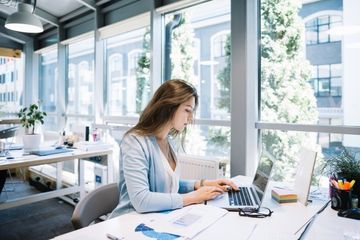 Hati-hati! terlalu lama di kantor bisa memicu hipertensi.
