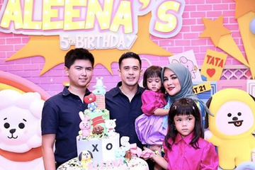 Buat Perayaan Mewah Ala Bts Untuk Ulang Tahun Putrinya Anak Kedua Olla Ramlan Kebanjiran Kado Mewah Dari Para Seleb Semua Halaman Grid Fame