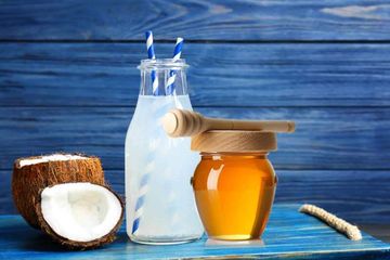7 Khasiat Tak Terduga Kalau Kita Rutin Minum Campuran Air Kelapa Dan Madu Bikin Awet Muda Semua Halaman Cewekbanget