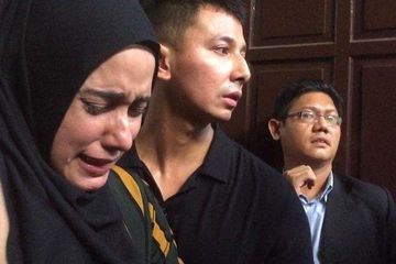 Fairuz A Rafiq Stres dengan Kalimat Ikan Asin, Menangis dan Jatuh Pingsan di Persidangan, Ditangani Psikolog 
