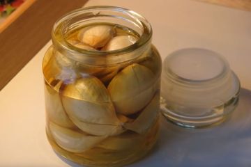 4 manfaat air rendaman bawang putih jika diminum tiap pagi selama 10 hari.