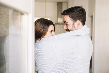 Hubungan intim saat hamil lakukan dnegan klasik, saat perempuan hamil.