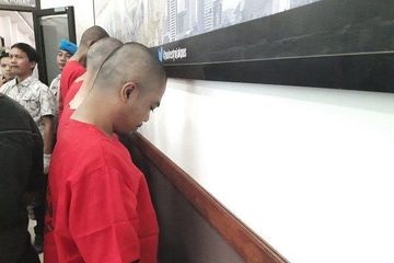 Empat orang gay, pelaku pemerasan dengan modus mengajak kencan.
