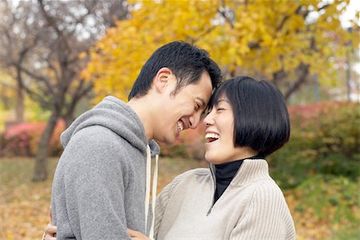 Demi menghindari virus corona, di Hari Valentine tahun ini tidak disarankan untuk berpelukan dan berciuman.