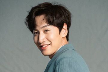 Ditabrak Mobil, Artis Korea Lee Kwang Soo Vakum dari Dunia Hiburan Akibat Pergelangan Kaki Kanan Retak