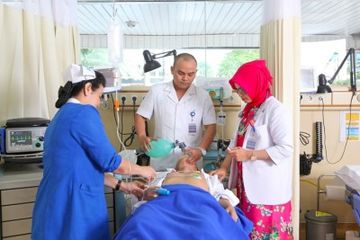 Pasien sedang dirawat di fasilitas IGD RS Metropolitan Medical Centre (MMC), Jakarta. (Foto Ilustrasi)