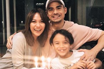 Pipinya Masih Basah oleh Air Mata Sepeninggal Ashraf Sinclair, Bunga Citra Lestari Tiup Lilin Ulang Tahun Bersama Noah dan Keluarga Tanpa Hingar-bingar Pesta 8 Bunga Citra Lestari- Ashraf Sinclair-Noah Sinclair