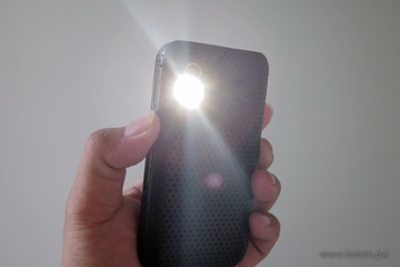 Ilustrasi Handphone Sinar UV yang melindungi pemakainya dari infeksi virus corona.