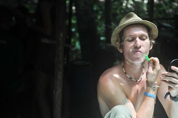 24 Mimpi cukur kumis sendiri togel