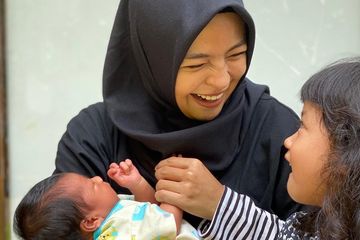 Tantri KotaK kena omel warganet saat berikan tips menghangatkan bayi