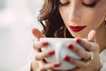 Cukup ganti kebiasaan minum kopi dengan jahe, wanita ini mendapatkan khasiat yang luar biasa.