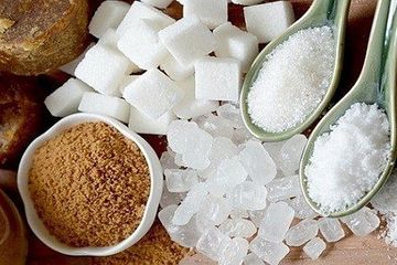 Jenis-jenis gula: Gula putih, gula batu, gula aren.