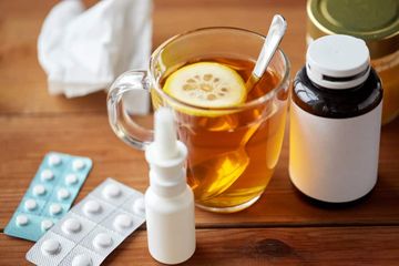 Minum obat dengan teh bisa berbahaya bagi tubuh.