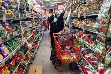 Saat berbelanja, usahakan lihat labelnya tanpa menyentuh. Semakin sedikit menyentuh semakin baik.
