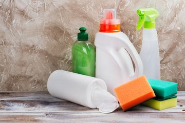 Tak Perlu Berburu Ke Supermarket Begini Cara Mudah Buat Disinfektan Sendiri Di Rumah Dari Cairan Pemutih Pakaian Semua Halaman Nakita