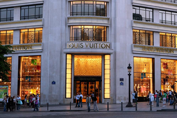 Butik barang mewah Louis Vuitton di Paris yang menjadi bagian LVMH. Sekarang mereka juga memproduksi hand sanitizer.
