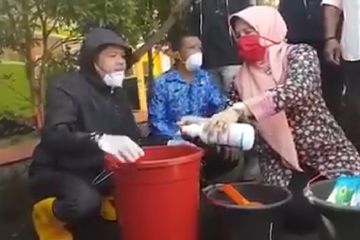 Beredar Video Cara Membuat Desinfektan Dari Pemutih Karbol Pembersih Lantai Efektif Bunuh Virus Corona Semua Halaman Grid Health