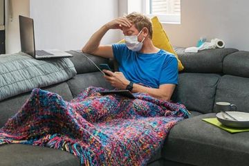 Mengisolasi diri selama 14 hari dilakukan agar mata rantai virus corona terputus.