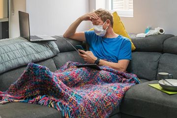 Mengisolasi diri selama 14 hari dilakukan agar mata rantai virus corona terputus.