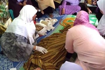 satu kelarga demam setelah memandikan pasien corona