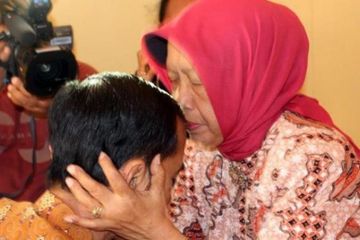 Ibunda Jokowi, Sujiatmi Notomiharjo selama empat tahun berjuang  melawan kanker yang dideritanya.