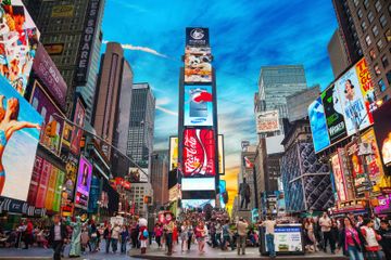 Times Square, New York, Amerika Serikat. Peneliti temukan strain baru virus corona di tempat yang angka kematian pasiennya tinggi seperti di New York.