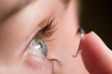 Lensa kontak yang dapat digunakan kembali meningkatkan risiko keratitis dan kebutaan Acanthamoeba.