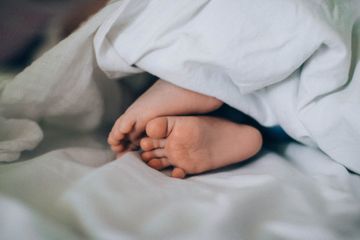 Bayi 40 Hari Meninggal Usai Digendong Tetangganya, Diduga Tertular Covid-19 dari Penjenguk yang Merupakan PDP Corona
