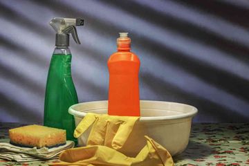 Alih-alih basmi virus corona, Disinfektan buatan sendiri justru malah membahayakan.